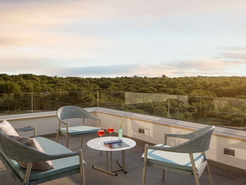 Villa Noble with outdoor pool and game room