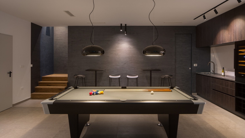 Villa Noble with outdoor pool and game room