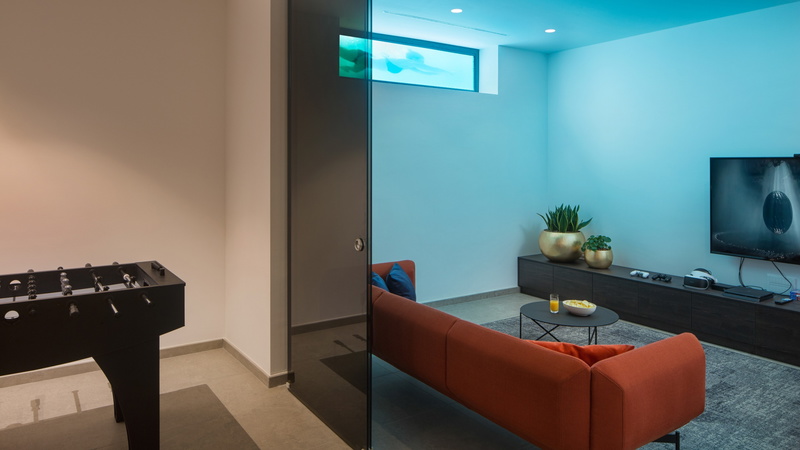 Villa Noble with outdoor pool and game room