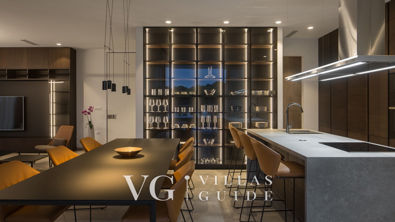 Villa Noble with outdoor pool and game room Cucina