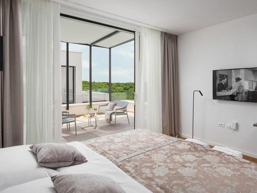 Villa Noble with outdoor and indoor pool