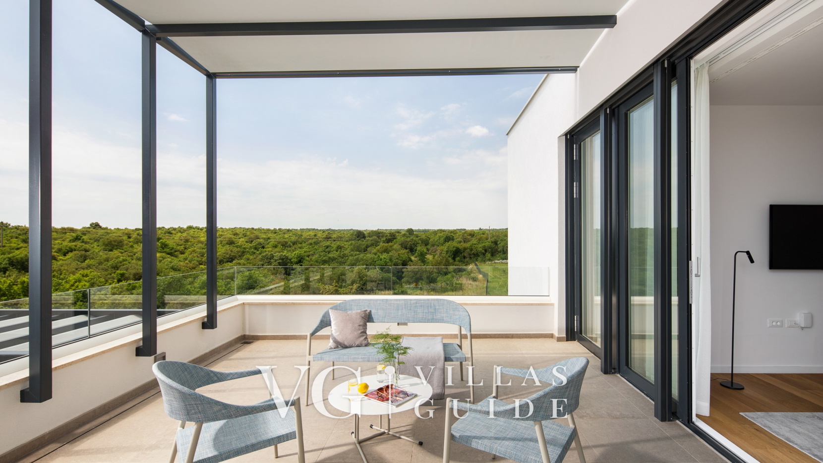 Villa Noble with outdoor and indoor pool Dvorište i vanjski dio objekta