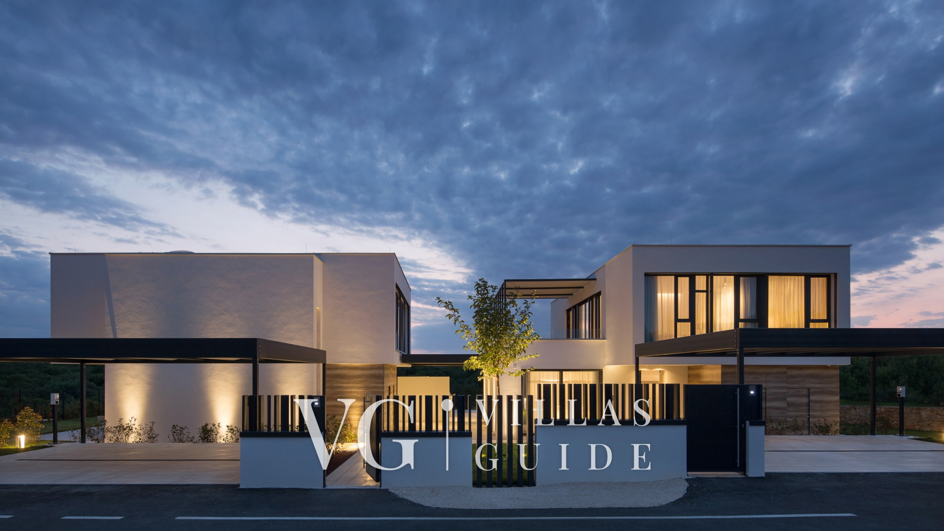 Villa Noble with outdoor and indoor pool Garden and property exterior