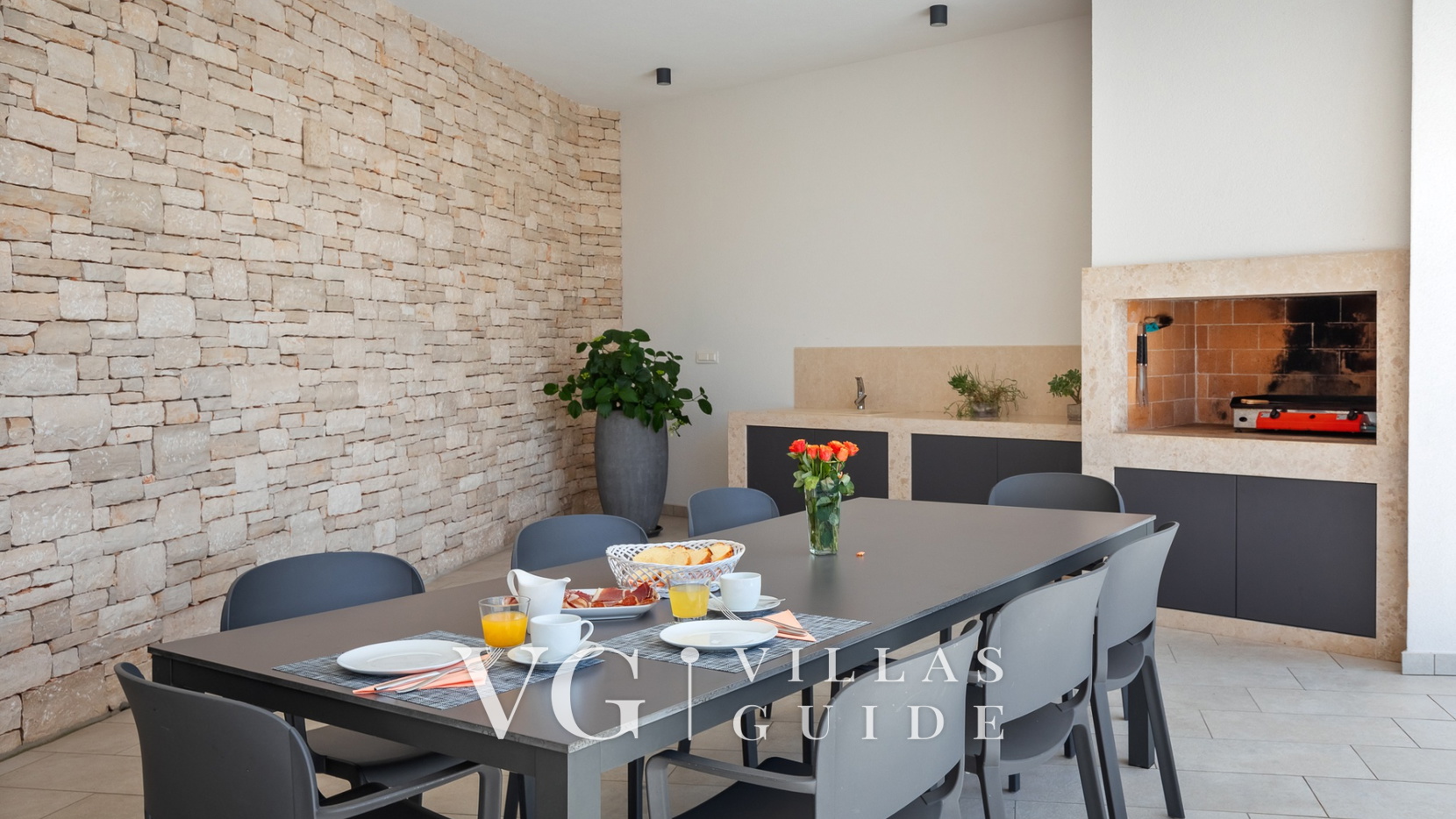 Villa Blanka Additional content