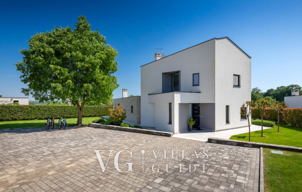 Villa Nada Garden and property exterior