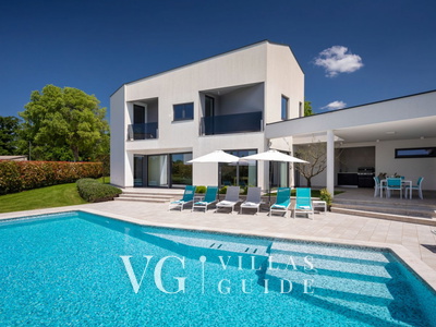 Villa Nada Garden and property exterior