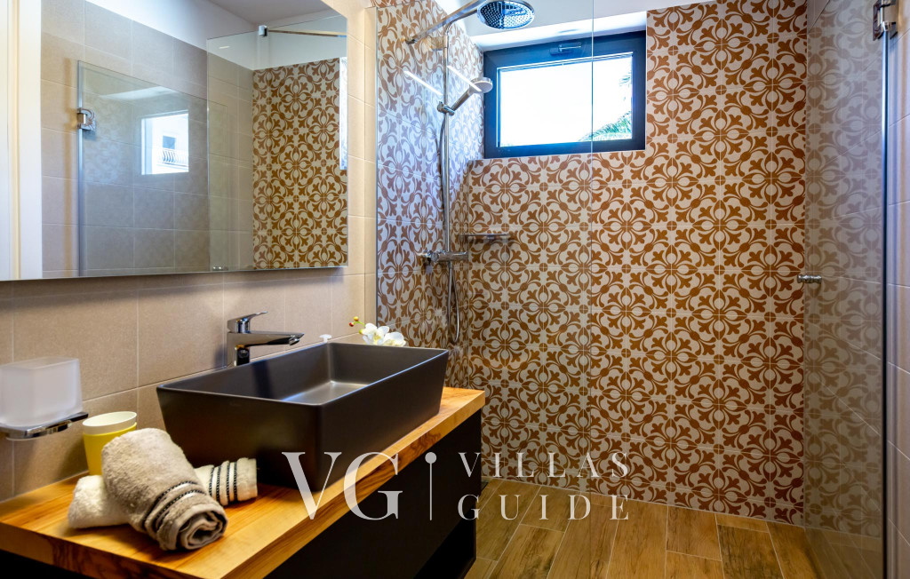 Villa Mar Bathroom