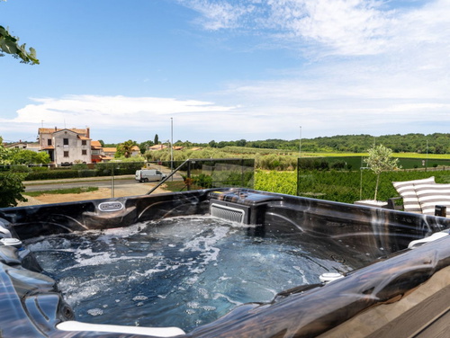 Luxury Villa Lipa Tree