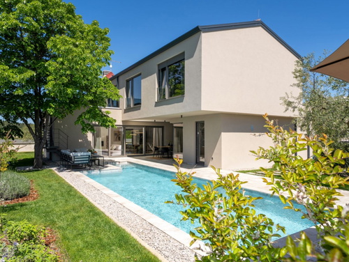 Luxury Villa Lipa Tree