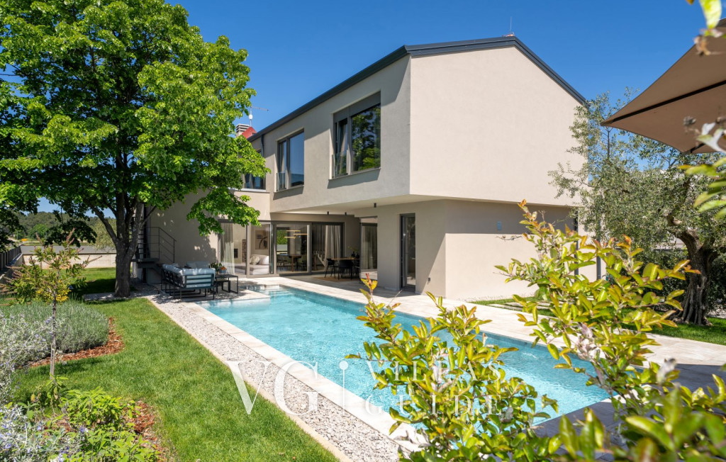 Luxury Villa Lipa Tree