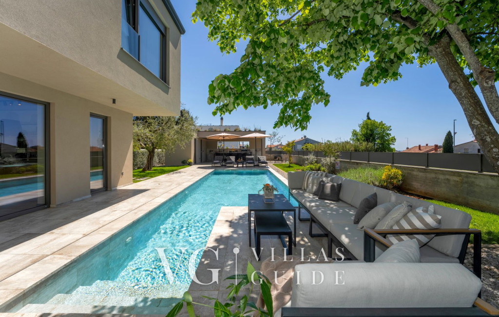 Luxury Villa Lipa Tree