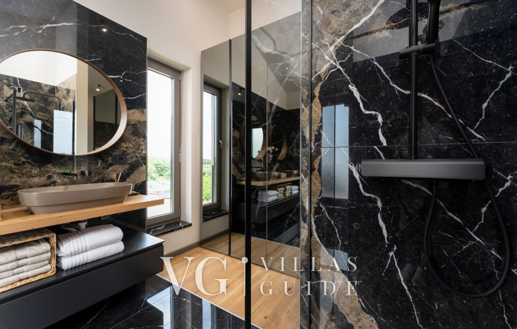 Luxury Villa Lipa Tree Kupaonica