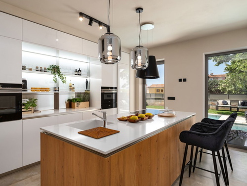 Luxury Villa Lipa Tree