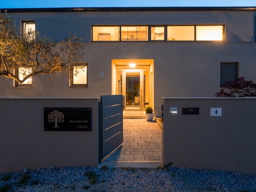 Luxury Villa Lipa Tree