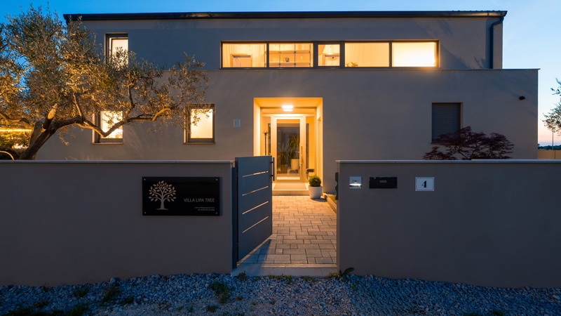 Luxury Villa Lipa Tree