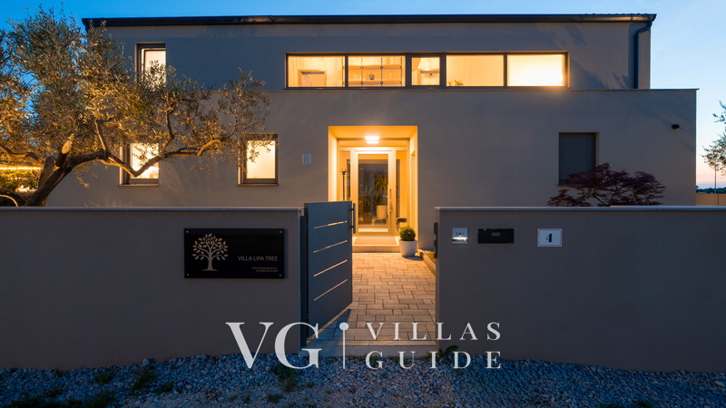 Luxury Villa Lipa Tree