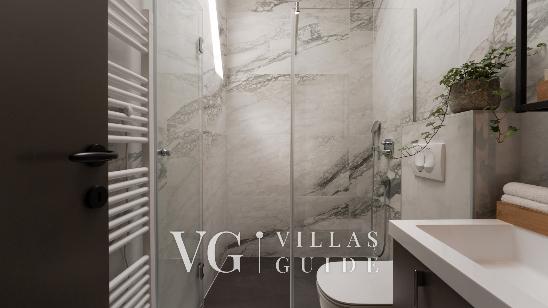 Luxury Villa Lipa Tree Bathroom