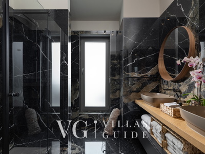 Luxury Villa Lipa Tree Bathroom