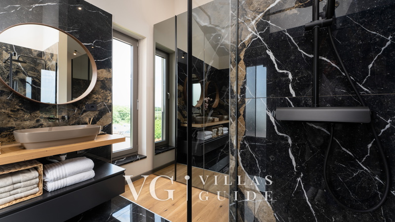 Luxury Villa Lipa Tree Kupaonica