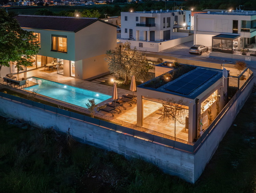 Luxury Villa Lipa Tree