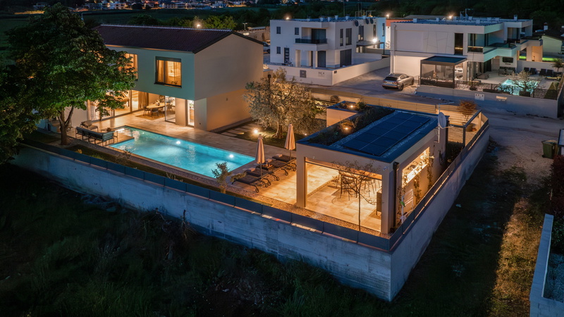 Luxury Villa Lipa Tree