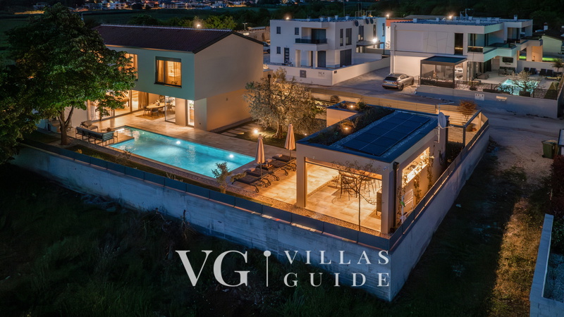 Luxury Villa Lipa Tree