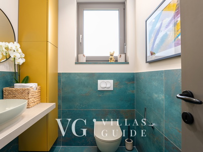 Luxury Villa Lipa Tree Guest toilet