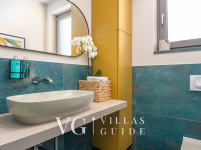 Luxury Villa Lipa Tree Guest toilet