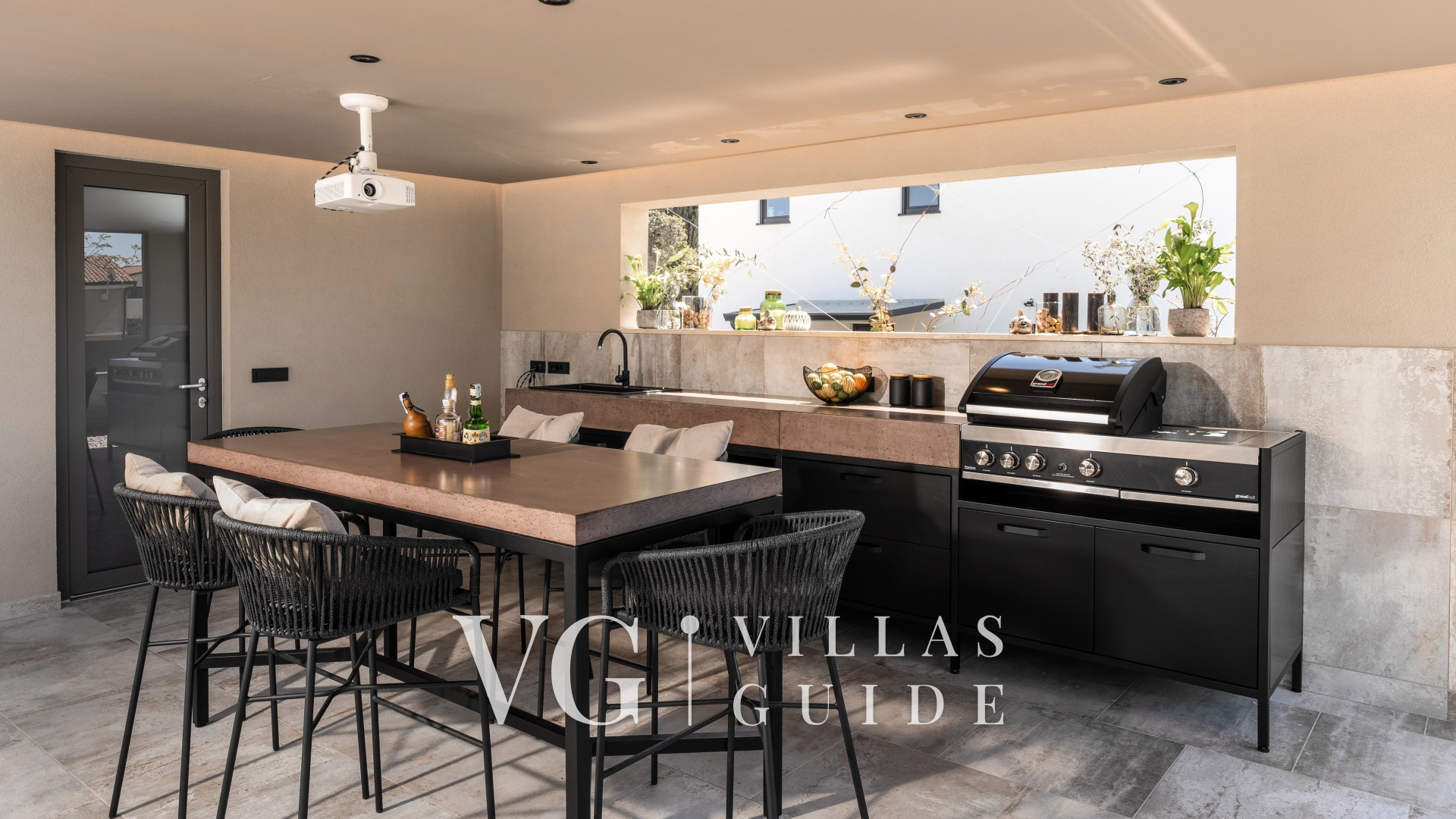 Luxury Villa Lipa Tree