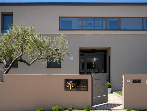 Luxury Villa Lipa Tree