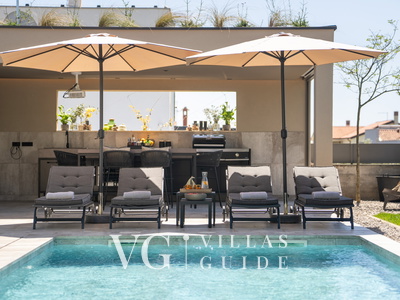 Luxury Villa Lipa Tree