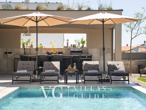 Luxury Villa Lipa Tree