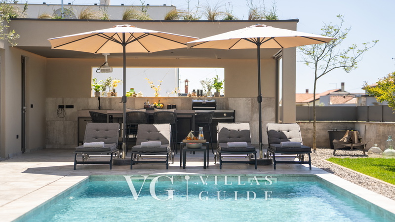 Luxury Villa Lipa Tree