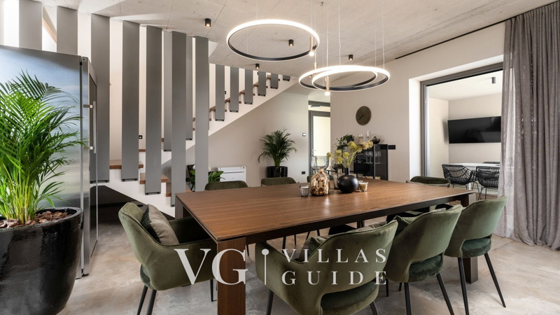 Luxury Villa Lipa Tree