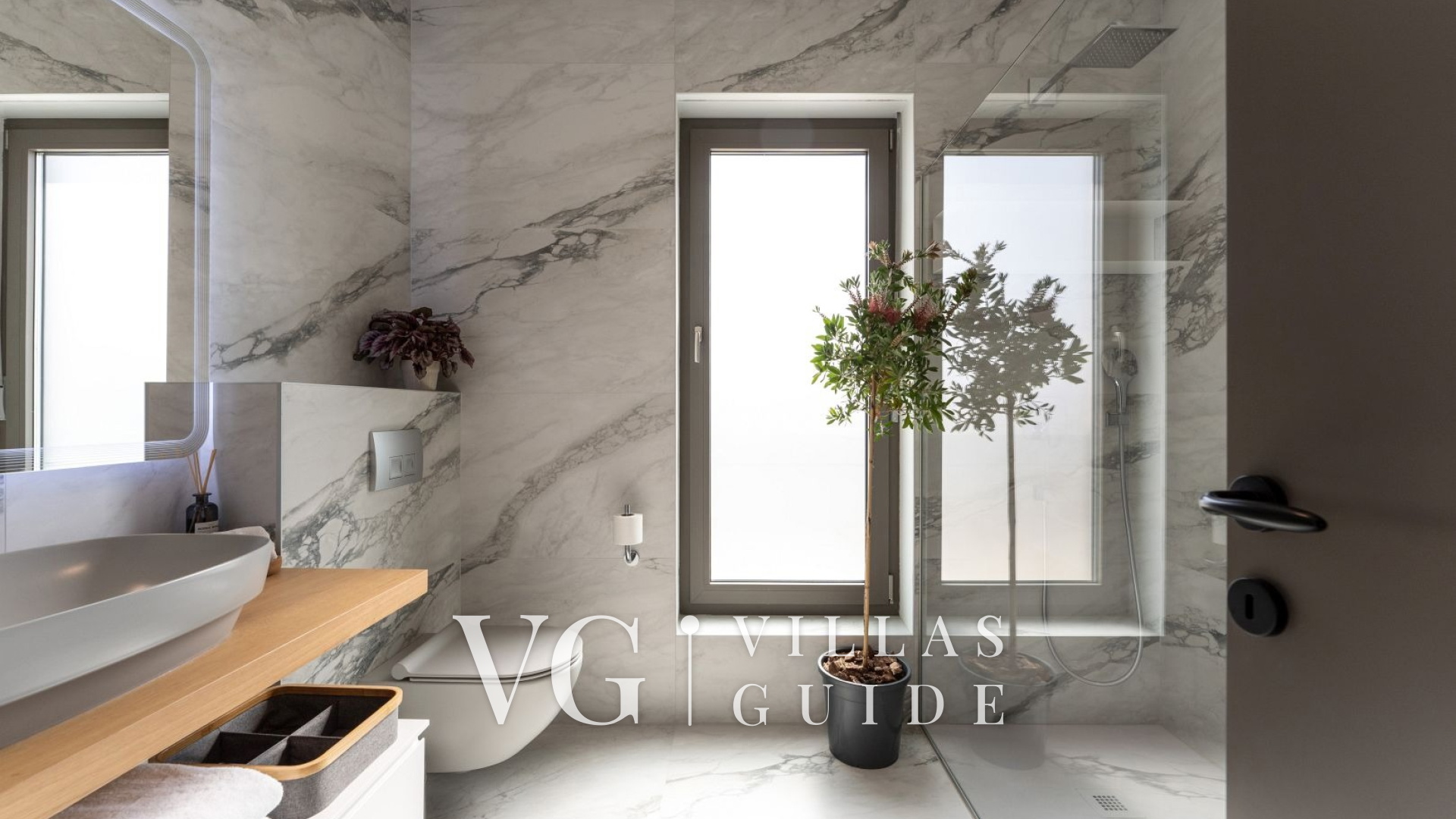 Luxury Villa Lipa Tree Bathroom