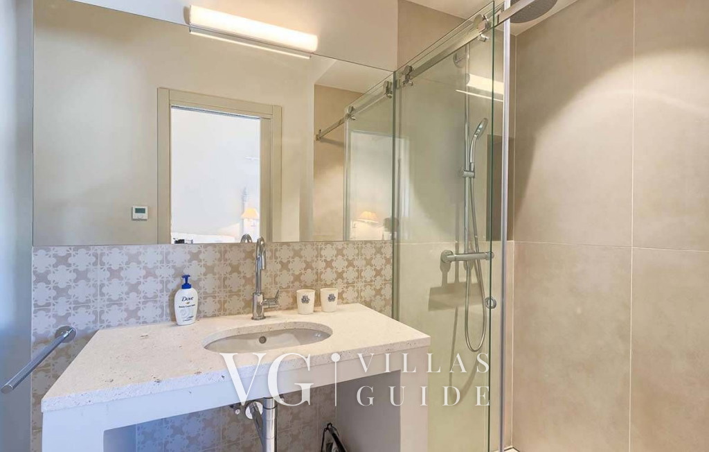 Villa Charlotta Bathroom