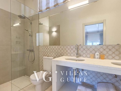 Villa Charlotta Bathroom