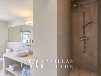 Villa Charlotta Bathroom