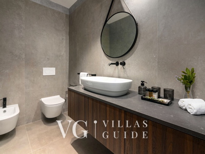 Villa Aruna Bathroom