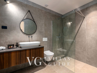 Villa Aruna Bathroom