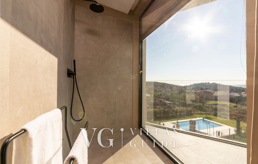 Villa Aruna Bathroom