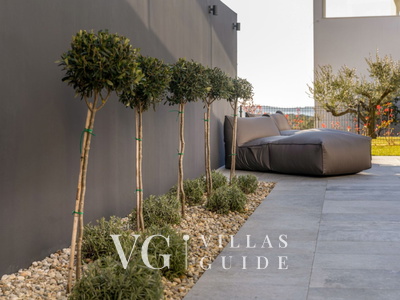 Villa Aruna Garden and property exterior