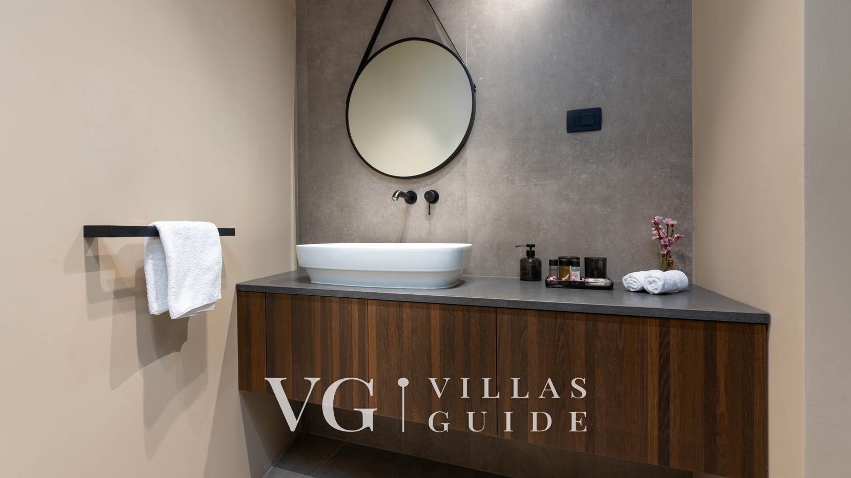 Villa Aruna Bathroom