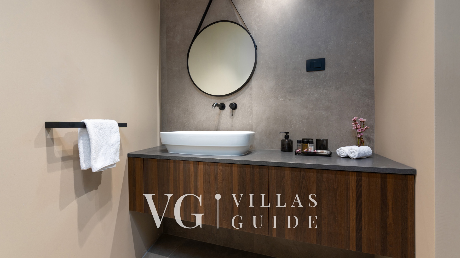 Villa Aruna Bathroom