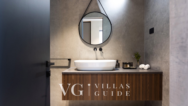 Villa Aruna Bathroom