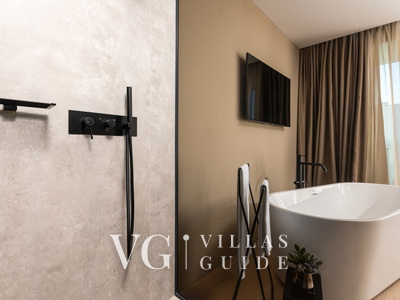 Villa Aruna Bathroom