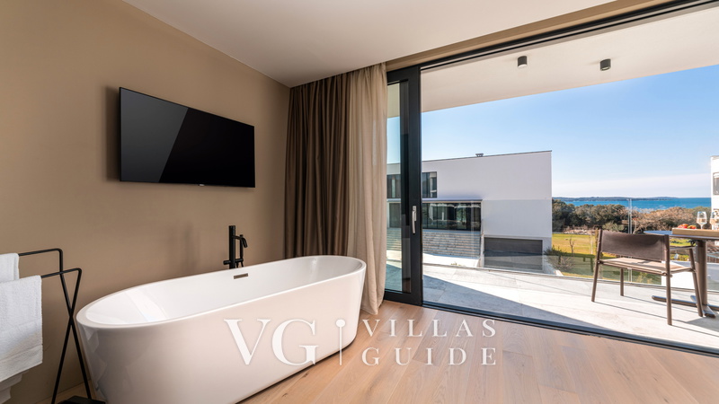 Villa Aruna Bathroom