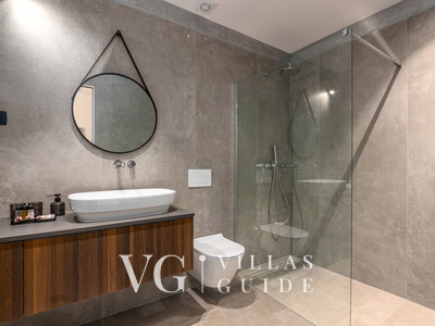 Villa Aruna Bathroom