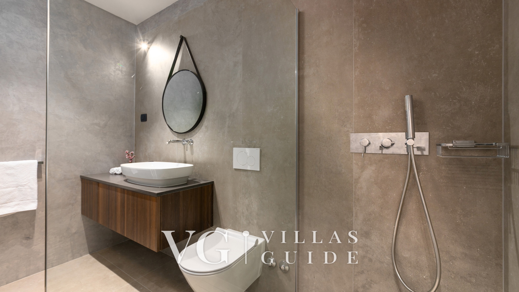 Villa Aruna Bathroom