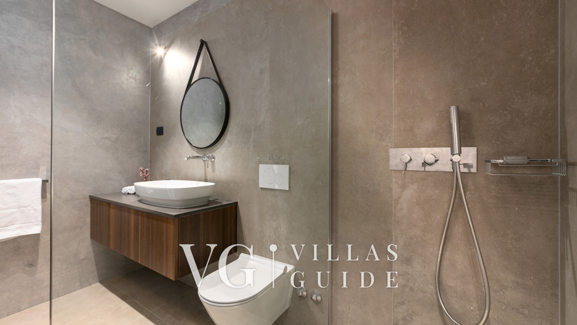 Villa Aruna Bathroom